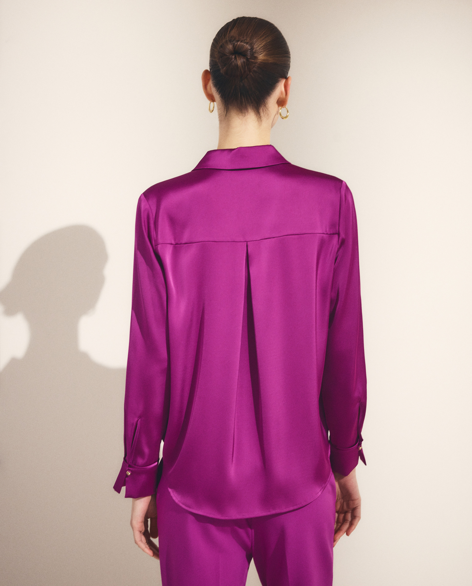 Blusa de Cetim Liso com Manga Comprida Buganvília-3