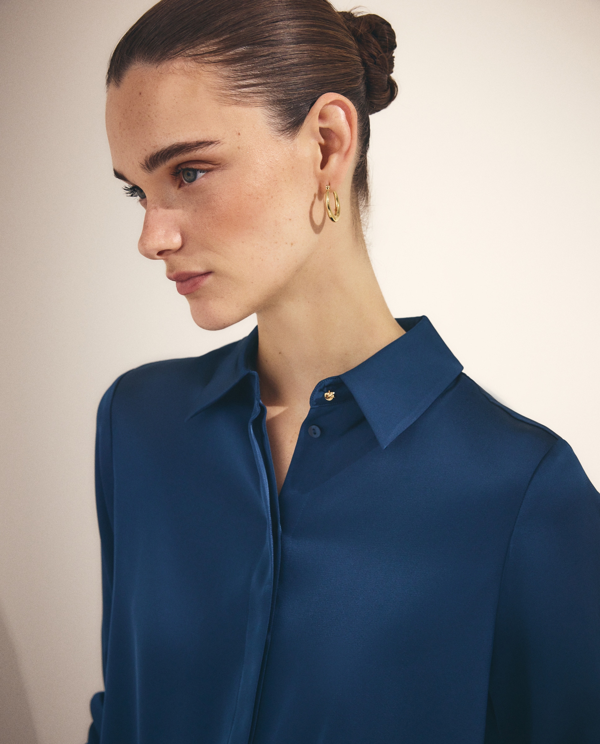 Blusa de Cetim Liso com Manga Comprida Azul-escuro-4