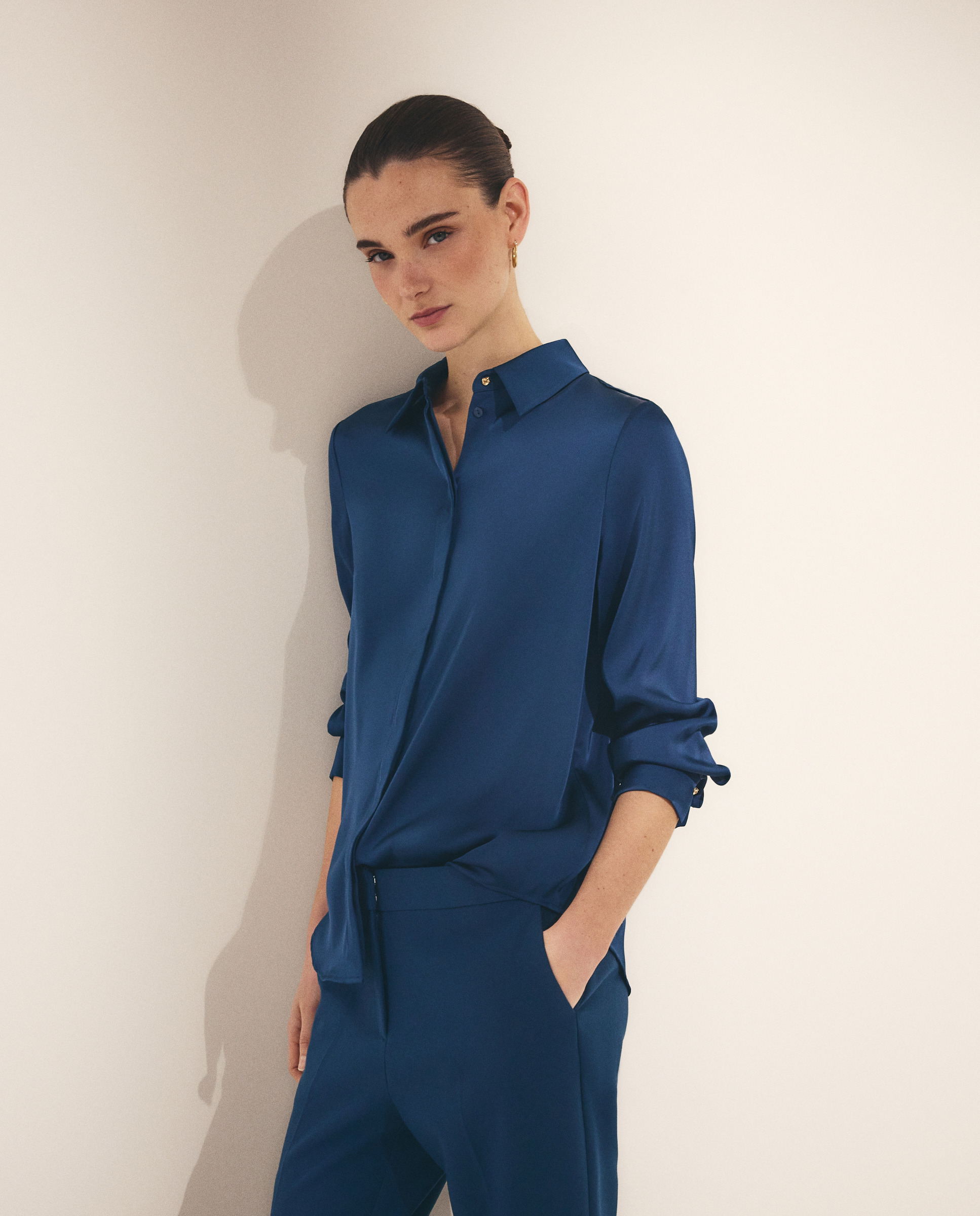 Blusa de Cetim Liso com Manga Comprida Azul-escuro-1