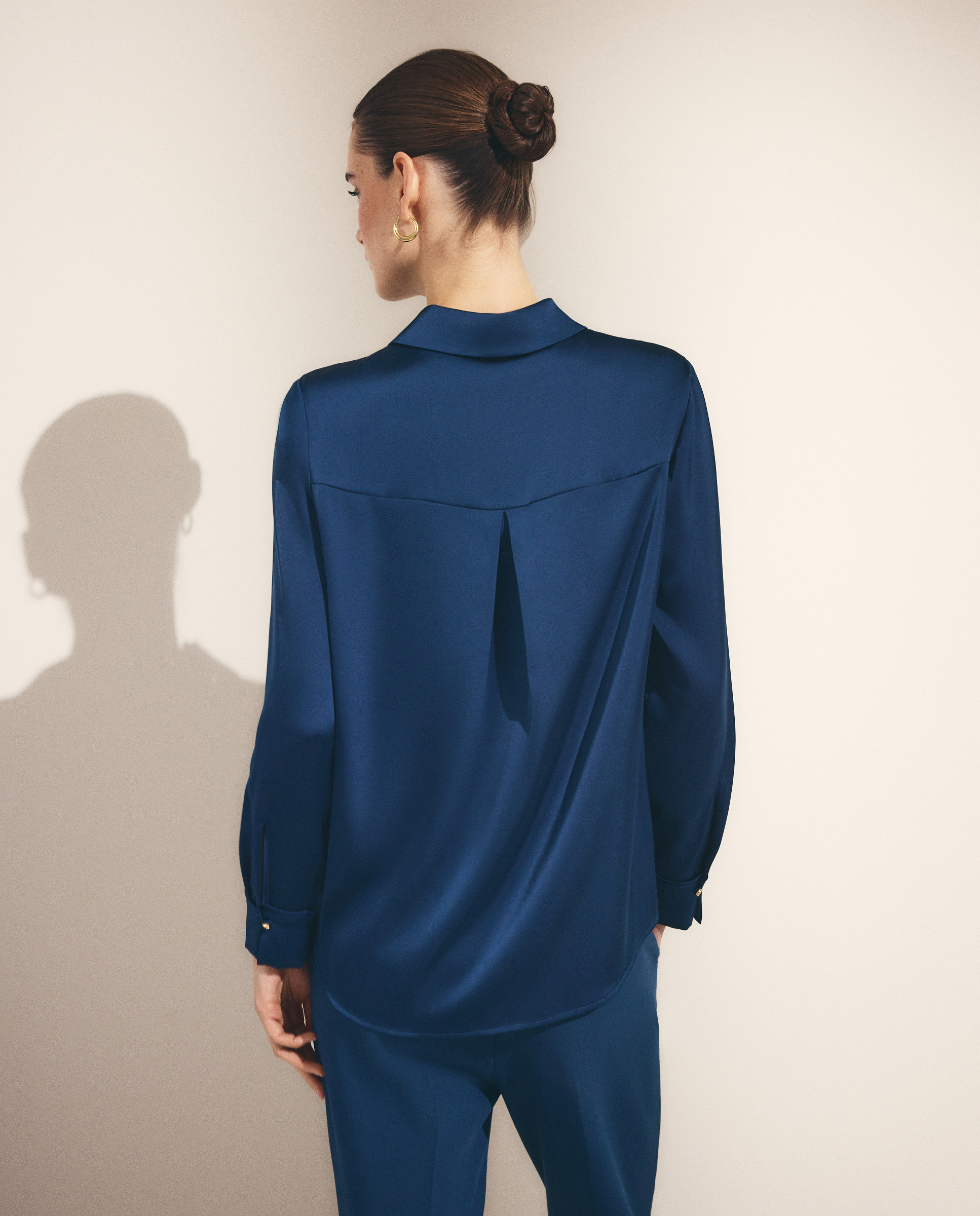 Blusa de Cetim Liso com Manga Comprida Azul-escuro-3