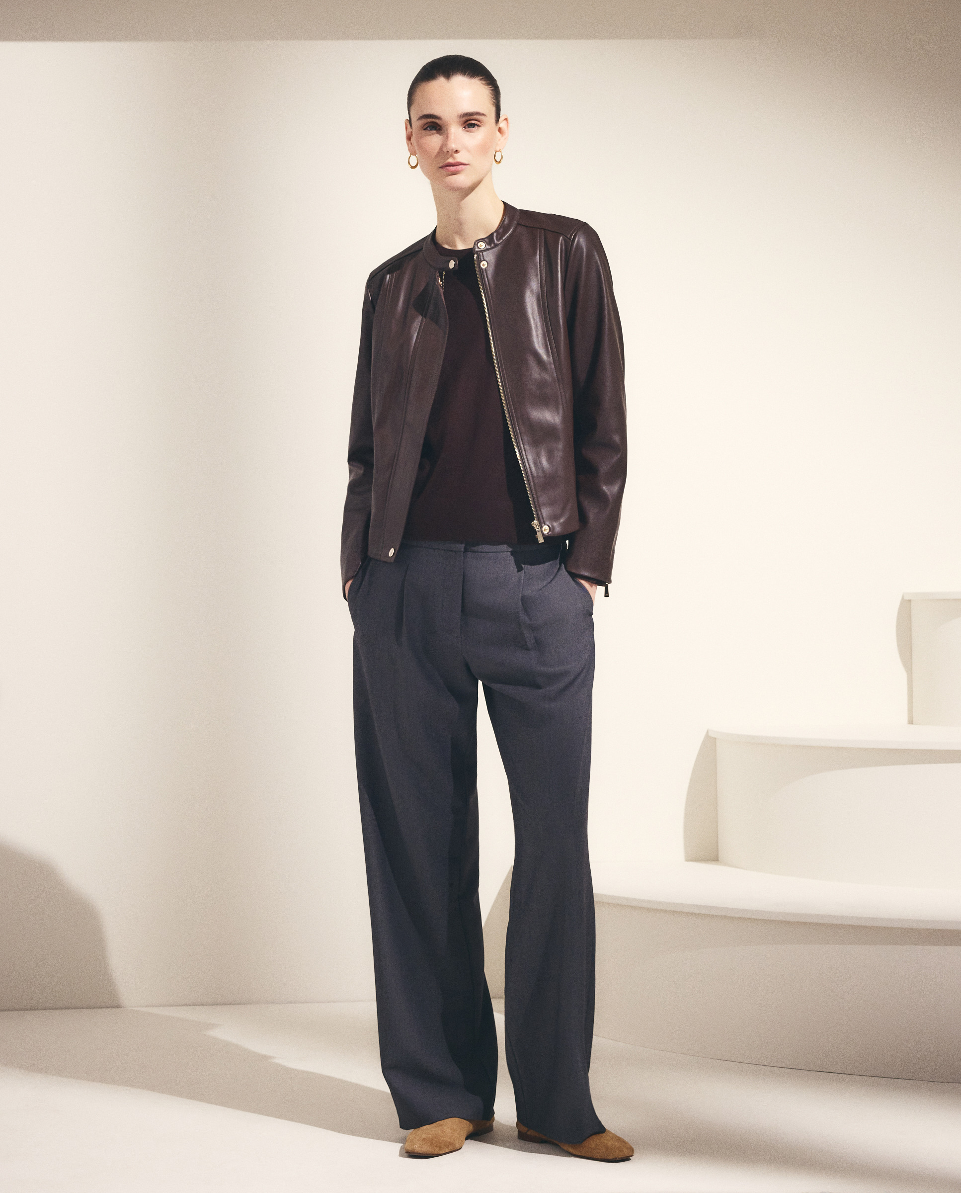 Imagem 0 de Blusão com Detalhes Dourados