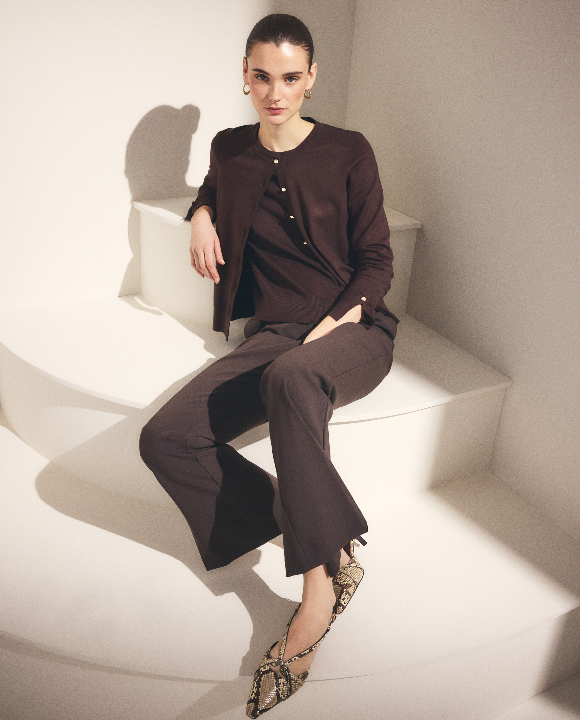 Casaco de Decote Redondo com Botões Grandes Castanho-3