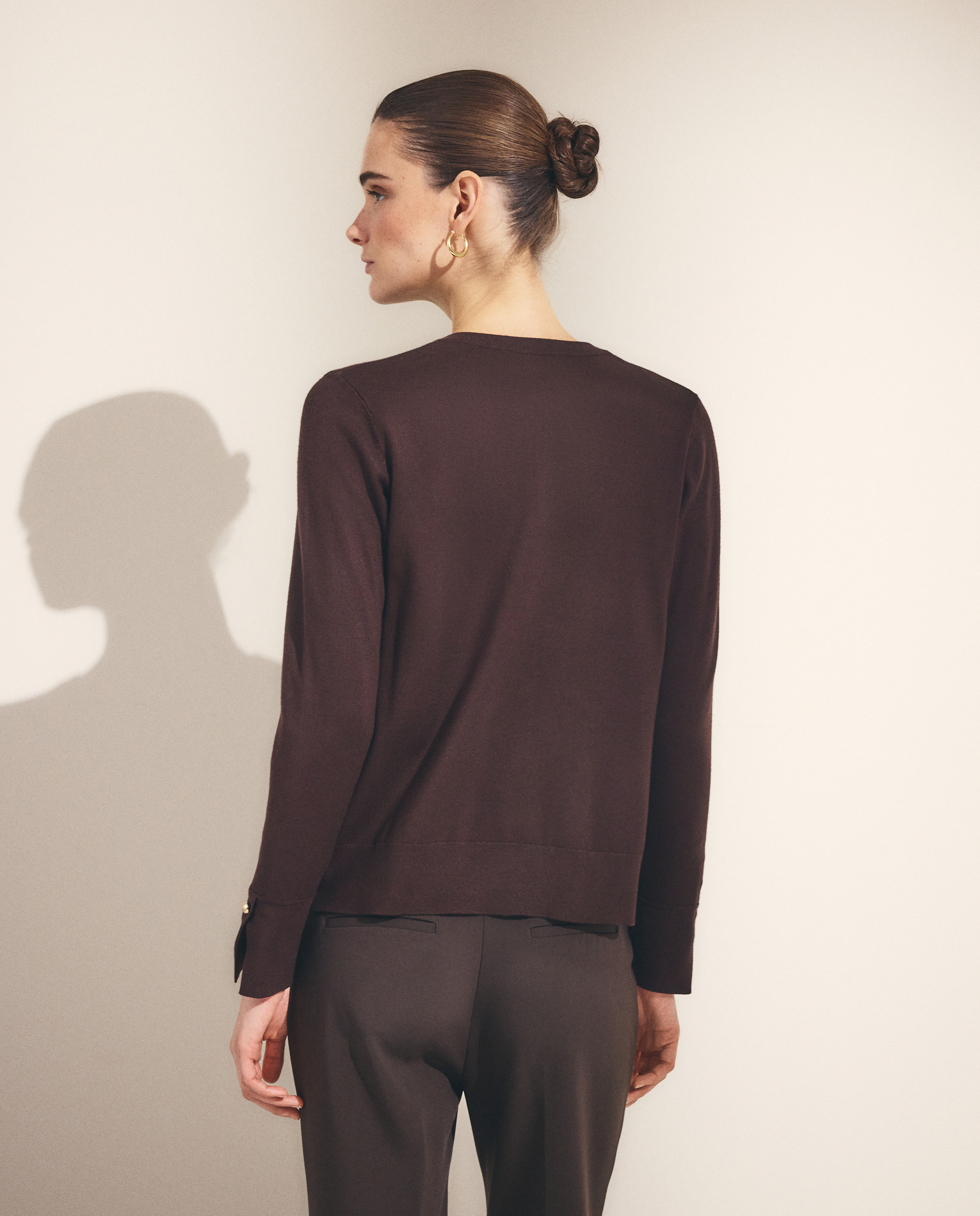 Casaco de Decote Redondo com Botões Grandes Castanho-4