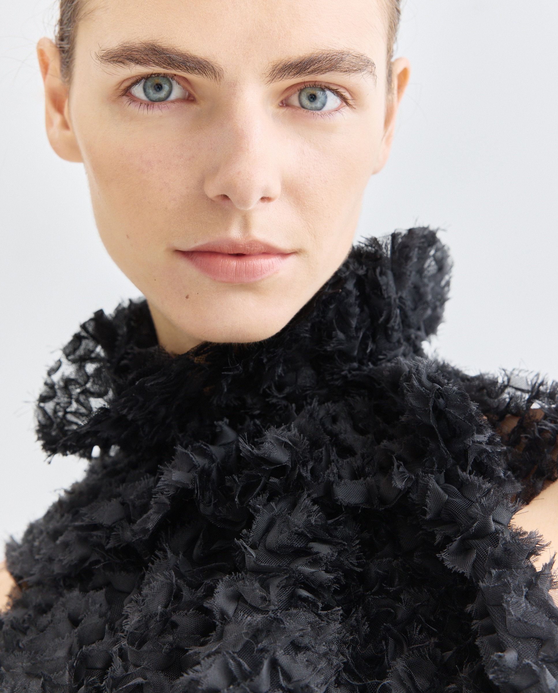 Top de Malha com Folhos Preto-3