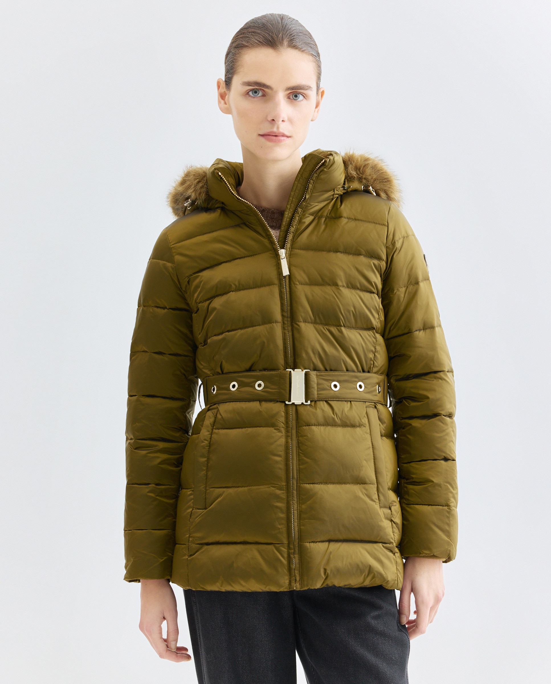 Imagem 0 de Blusão Acolchoado Curto Cintado com Cinto e Capuz