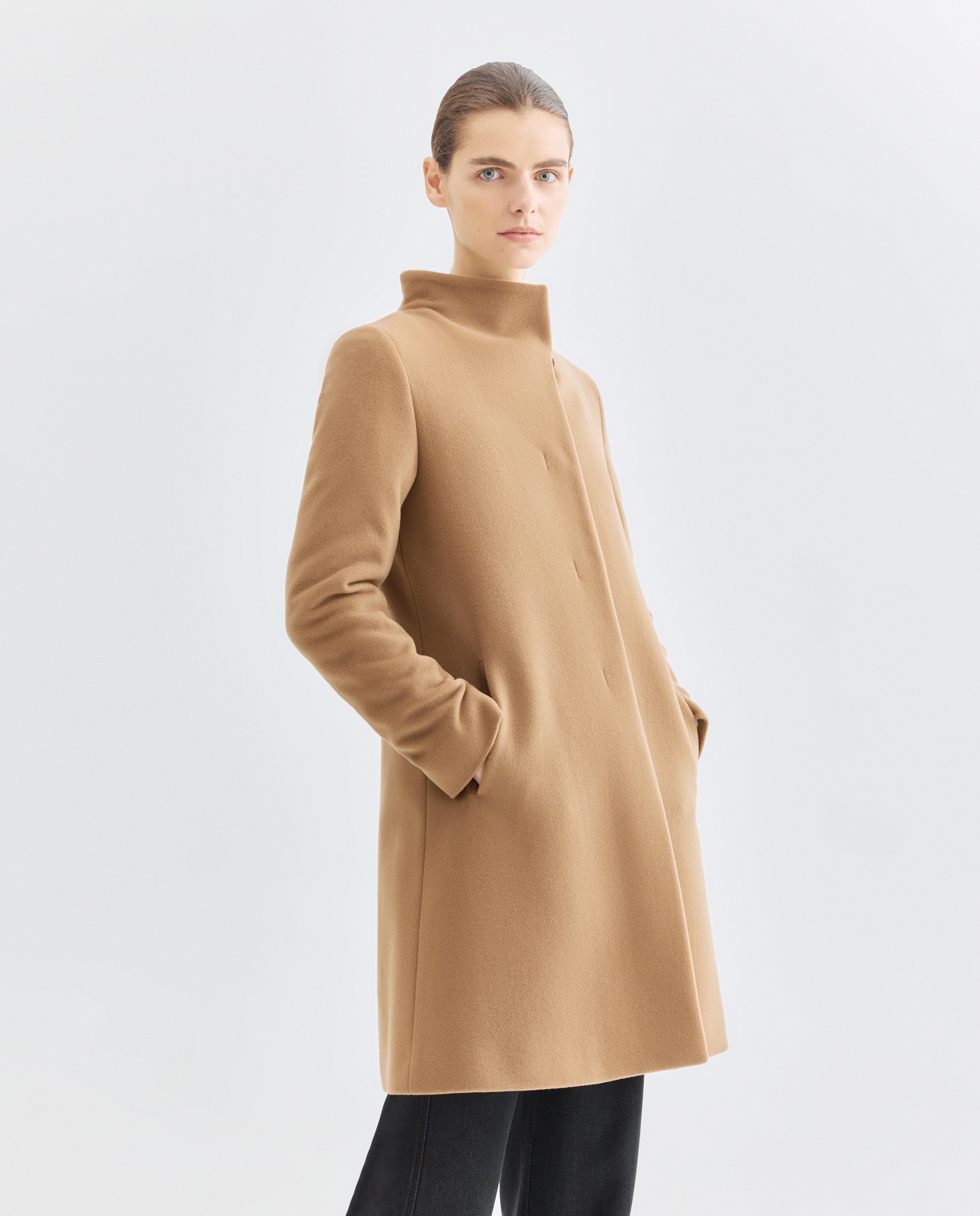 Imagem 0 de Sobretudo 3/4 Icons 95 cm com Gola Alta Tipo Chaminé