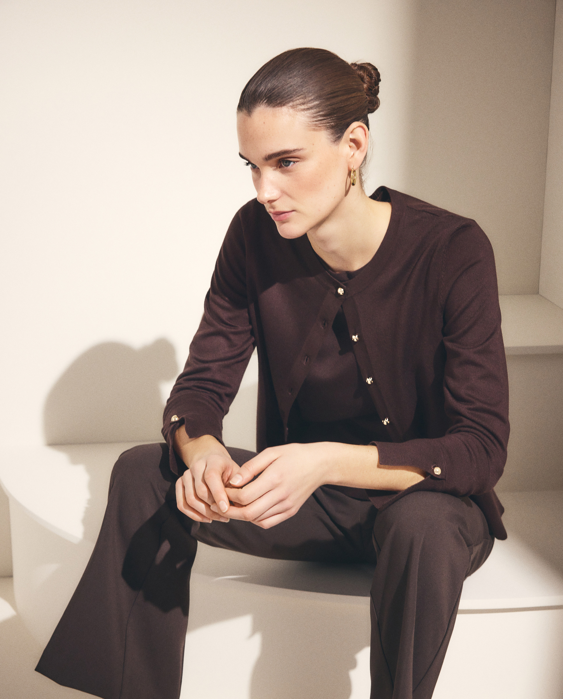 Casaco de Decote Redondo com Botões Grandes Castanho-2