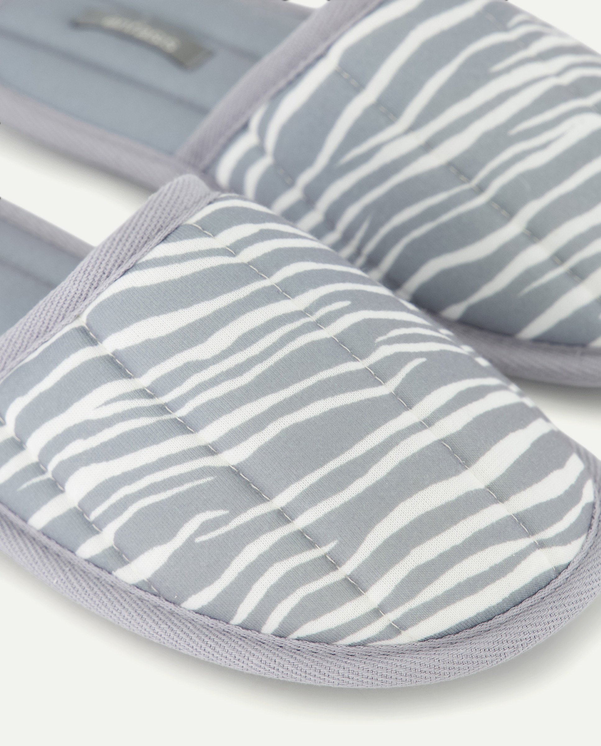Chinelos com Animal Print de Zebra Cinzento-5