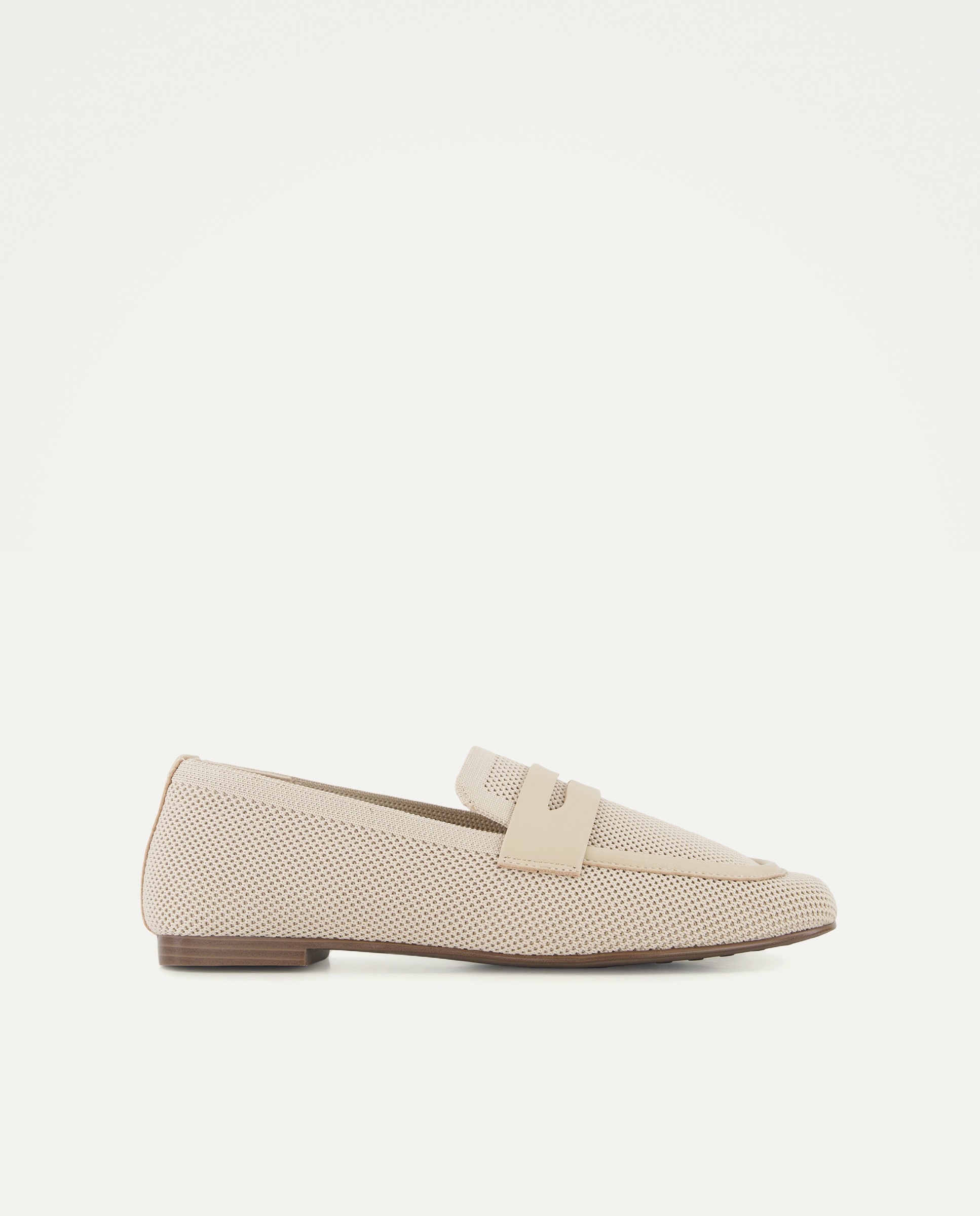 Imagem 0 de Sapatos Rasos Tipo Mocassins