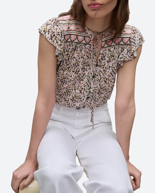 Imagen 0 de Camisa de mujer sin manga pechera bordada