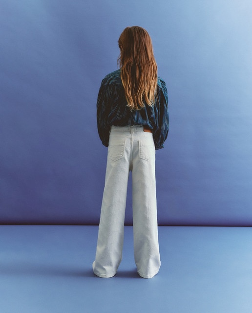 Imagem 0 de Jeans em Tecido Rasgado e Desfiado