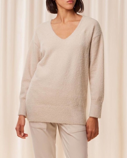 Imagen 0 de Suéter informal con profundo cuello de pico