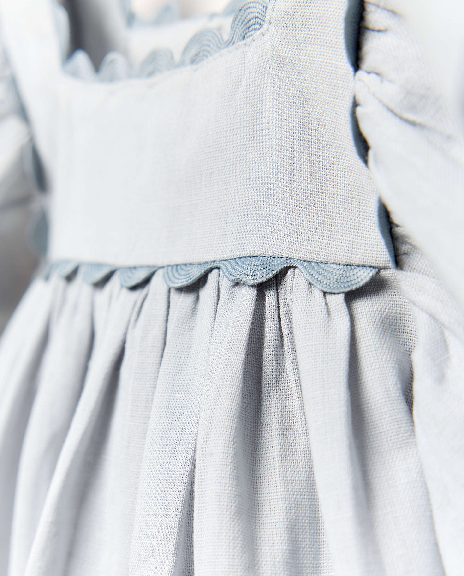 Vestido bebé de lino con cinta zigzag Hielo-3