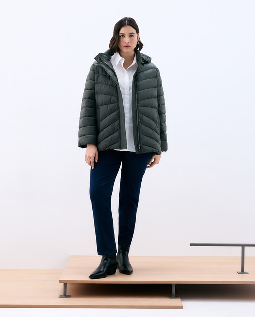 Imagem 0 de Blusão Acolchoado Curto com Capuz Desmontável