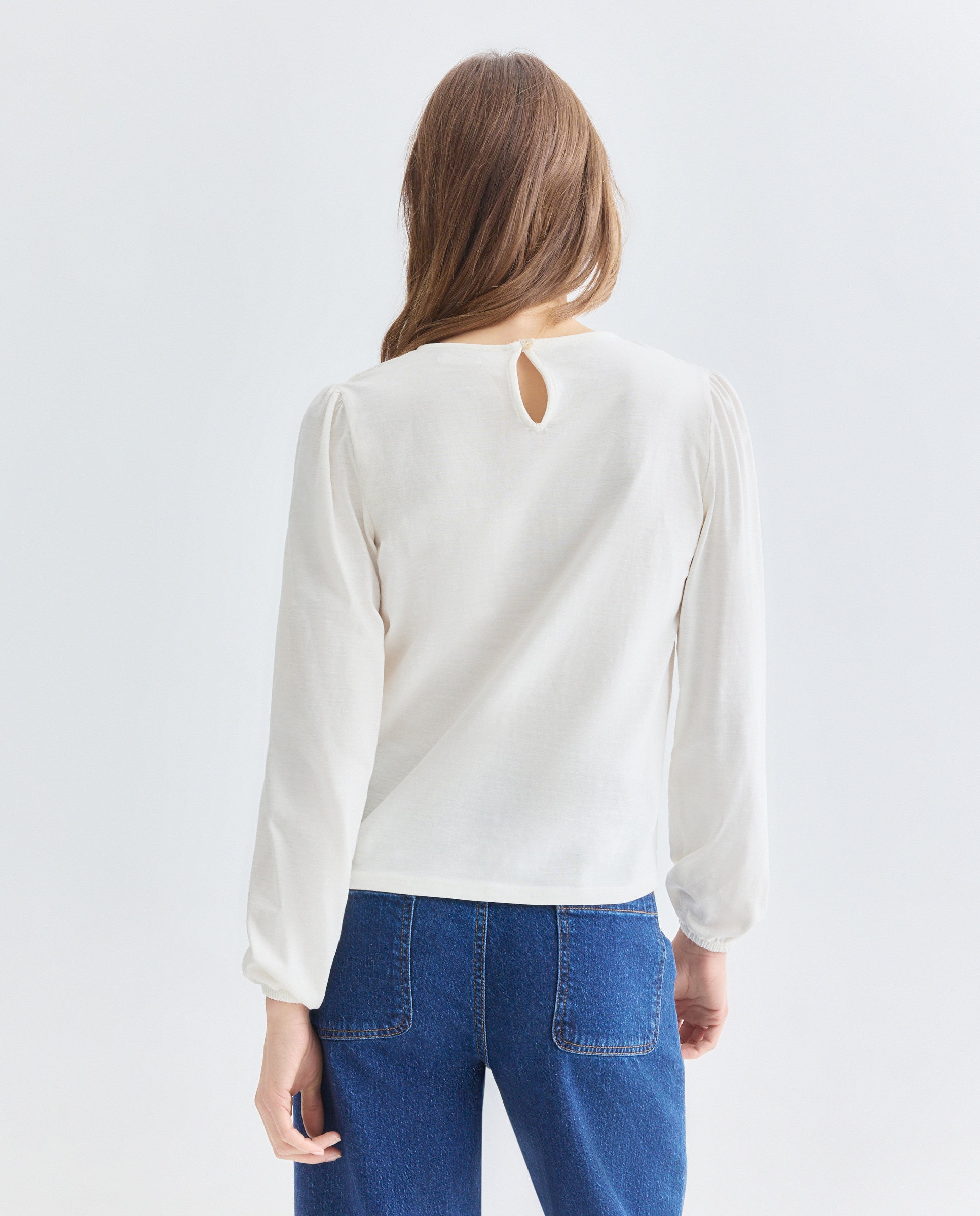 Camiseta de mujer cuello caja canesú bordado 120 Crudo-3
