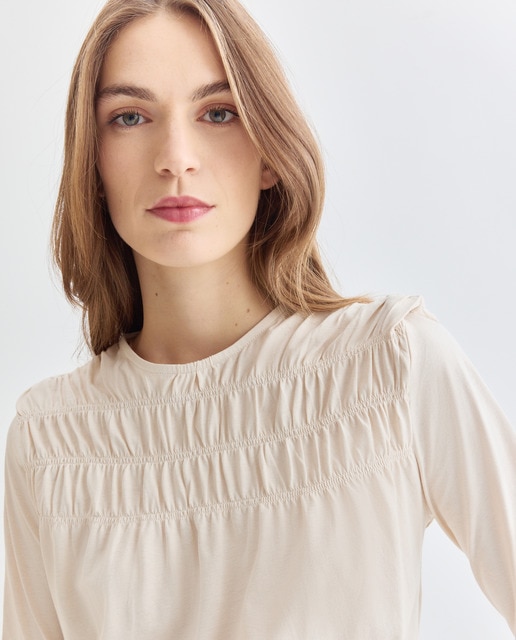 Imagen 0 de Camiseta de mujer cuello caja con fruncido