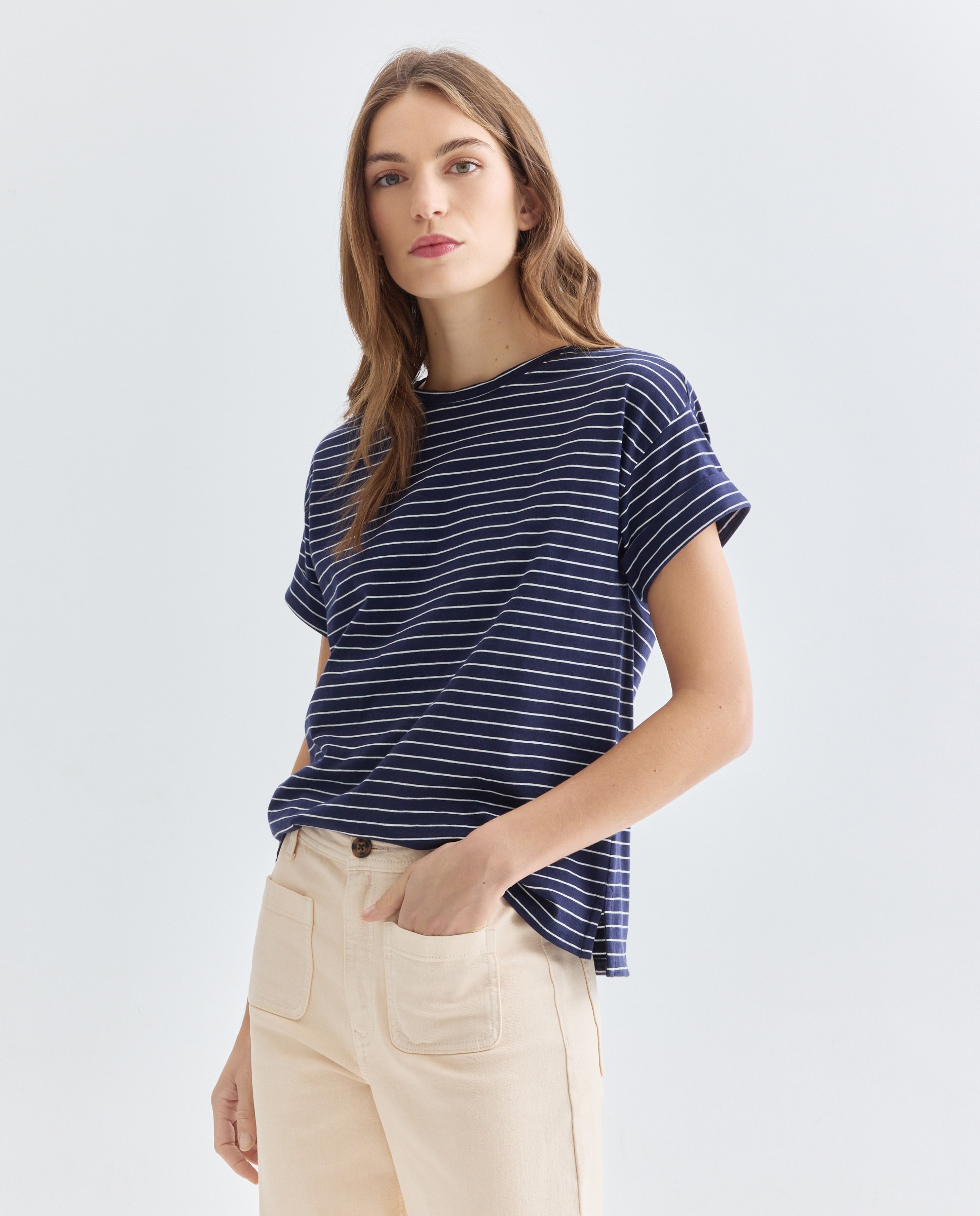 Imagen 0 de Camiseta básica de mujer cuello caja de rayas