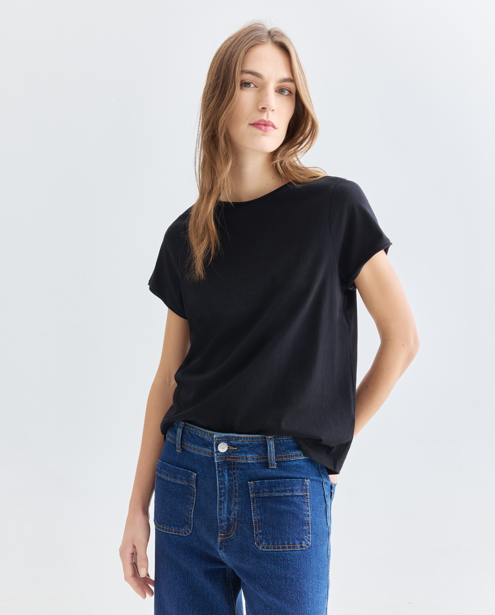 Imagen 0 de Camiseta básica de mujer cuello caja