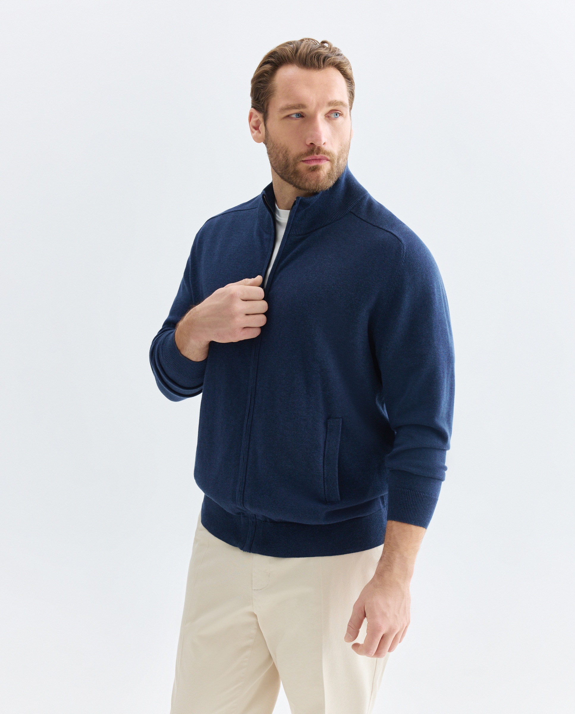 Imagem 0 de Cardigan Liso de Gola Semicisne com Fecho de Correr Tamanhos Grandes