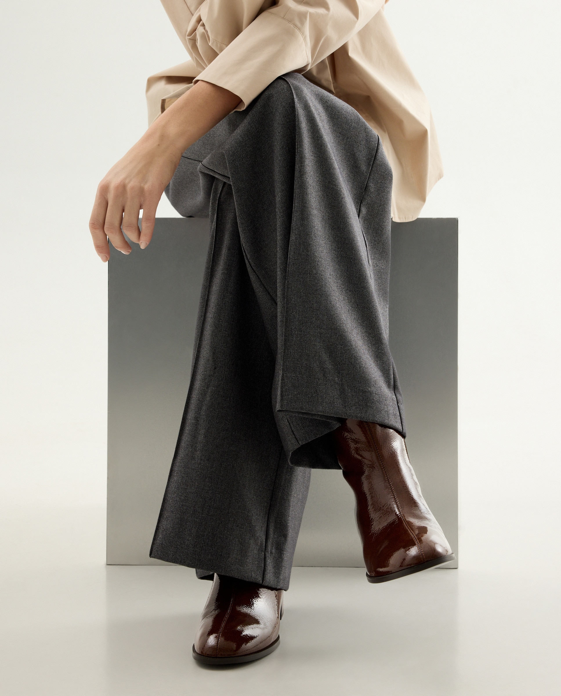 Botins Lisos de Tacão com Verniz Castanho-6