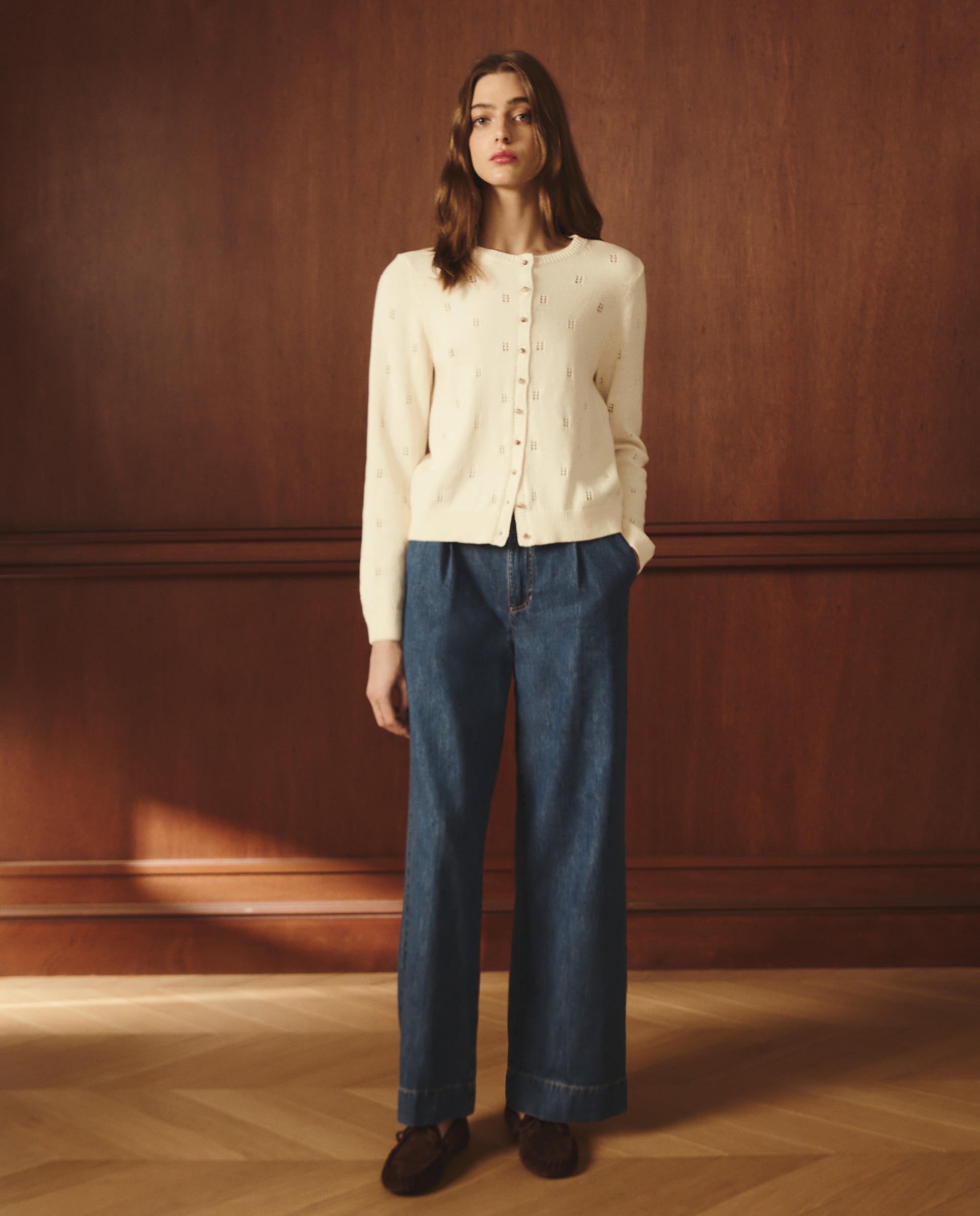 Cardigan com Decote Redondo Openwork Bege-2