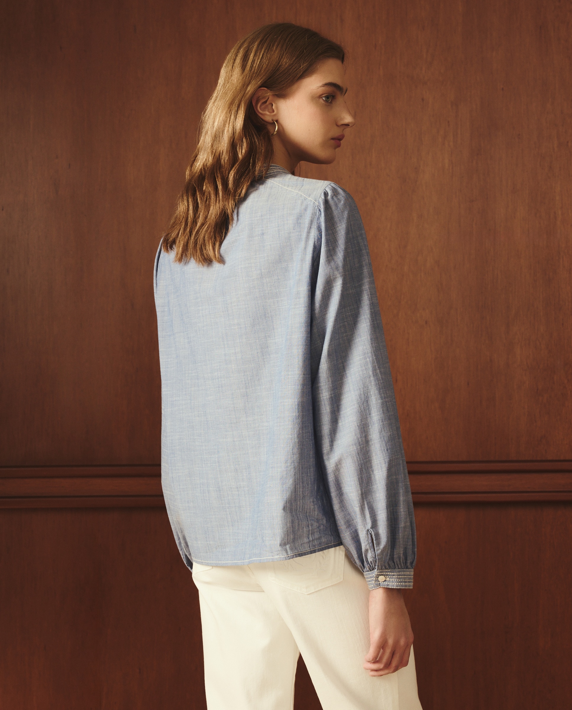 Blusa de mulher com manga comprida e gola à padre Azul pálido-3