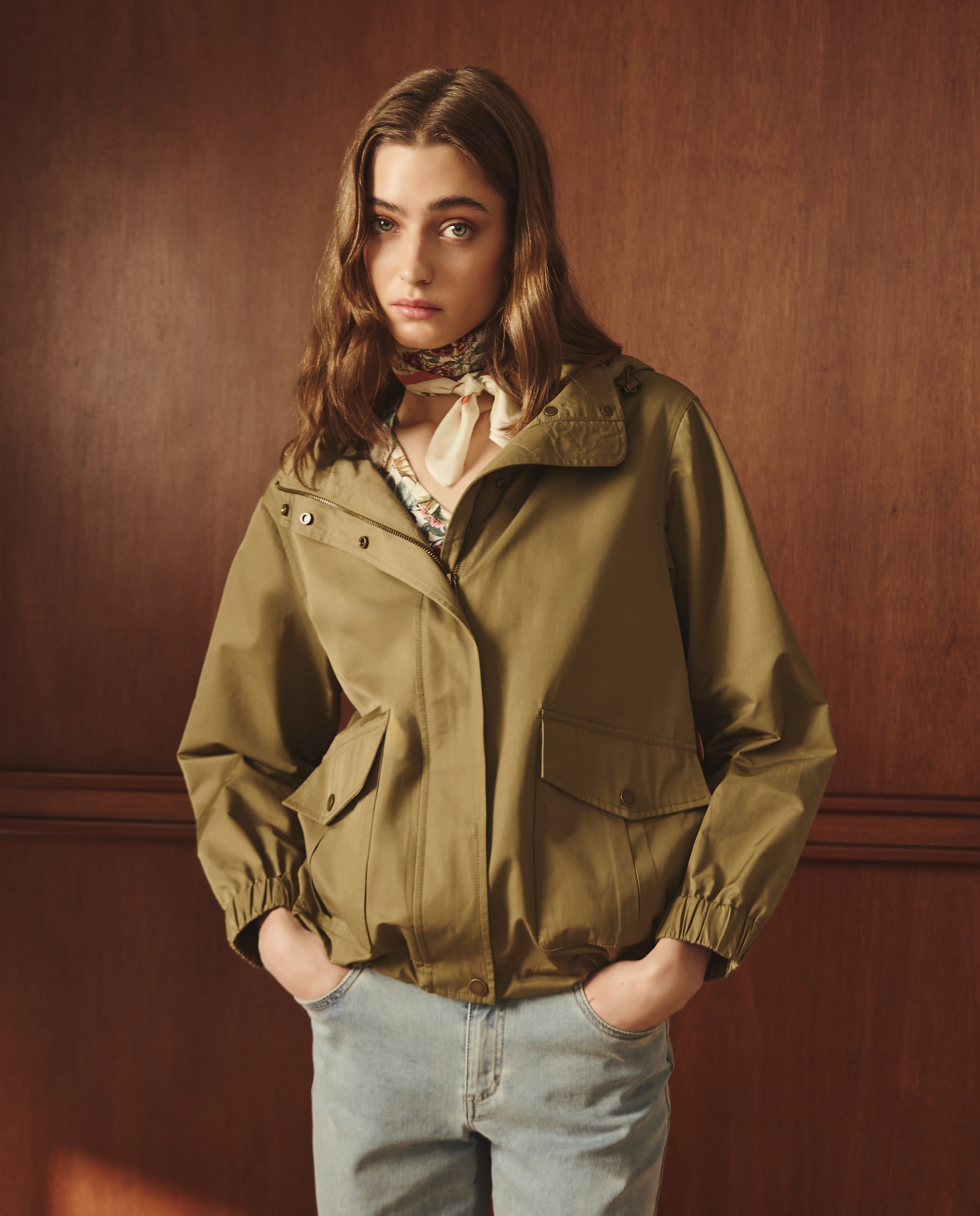 Parka Lisa Ligeira Curta com Capuz 520 Caqui-1