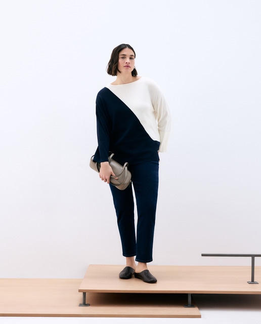 Imagem 0 de Camisola de Malha com Decote à Barco e Color Block Diagonal