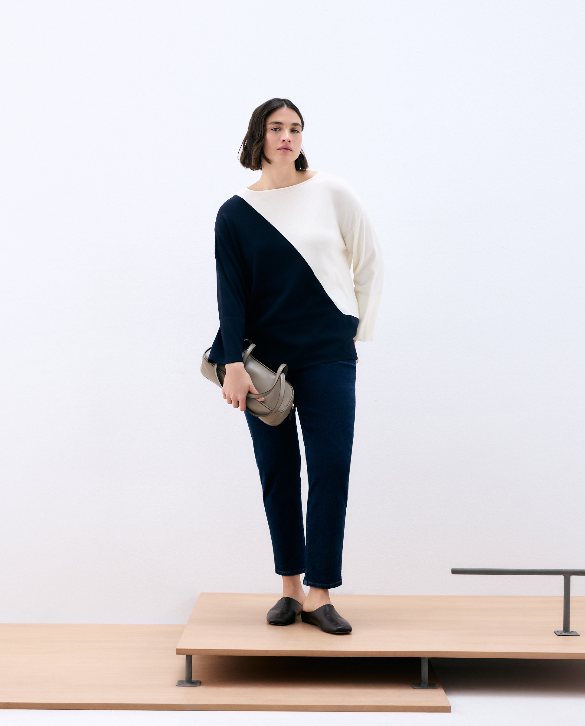 Imagem 0 de Camisola de Malha com Decote à Barco e Color Block Diagonal