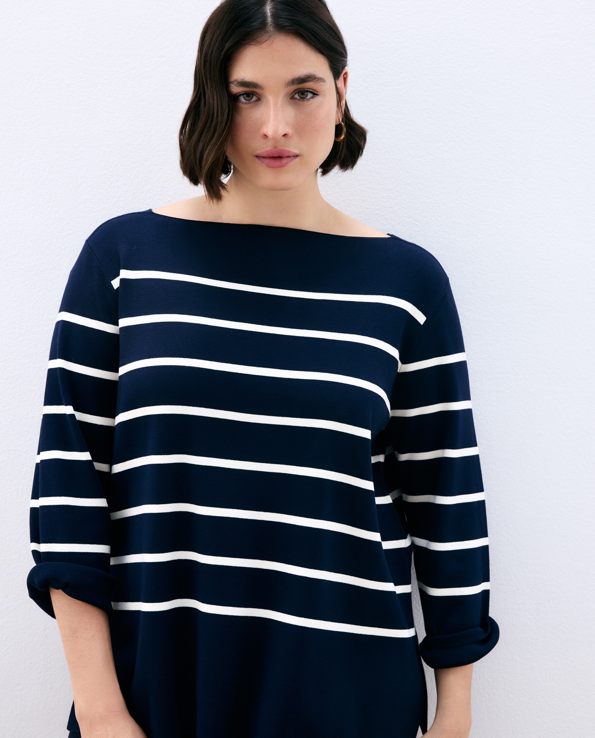 Imagem 0 de Camisola de malha às riscas com decote à barco