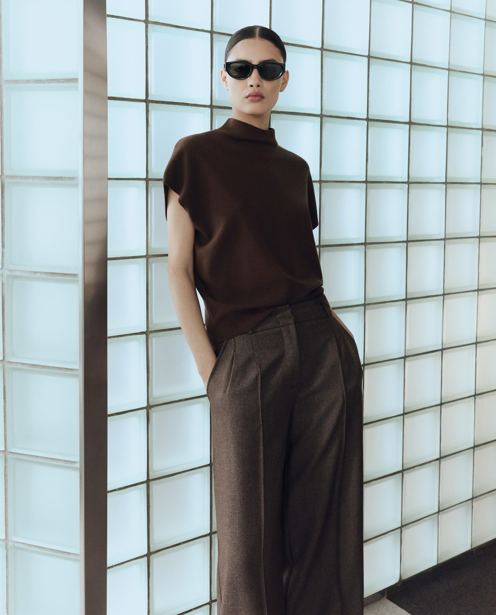 Camisola de Malha Tipo Top com Gola Alta Castanho-2