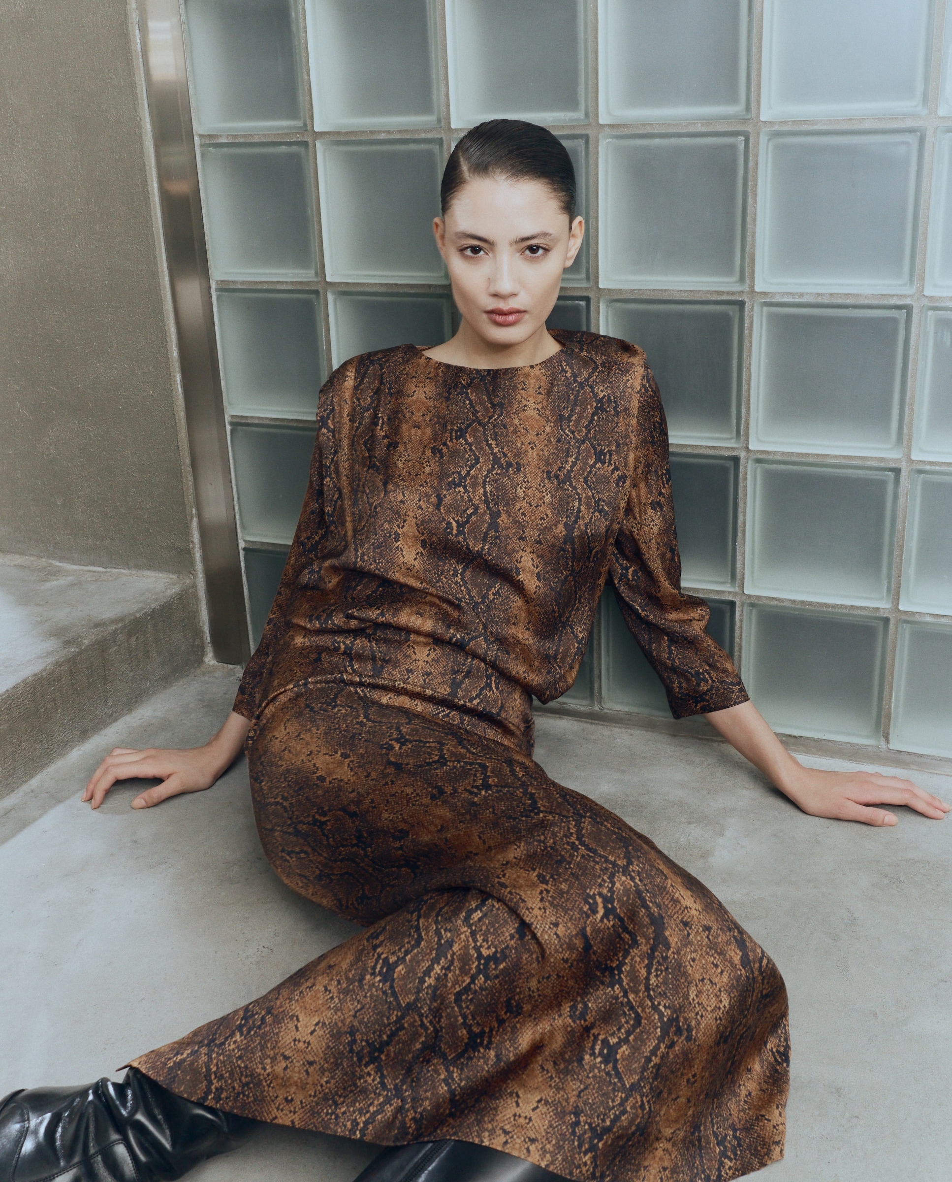 Top com Decote Redondo e Animal Print de Serpente Castanho-2