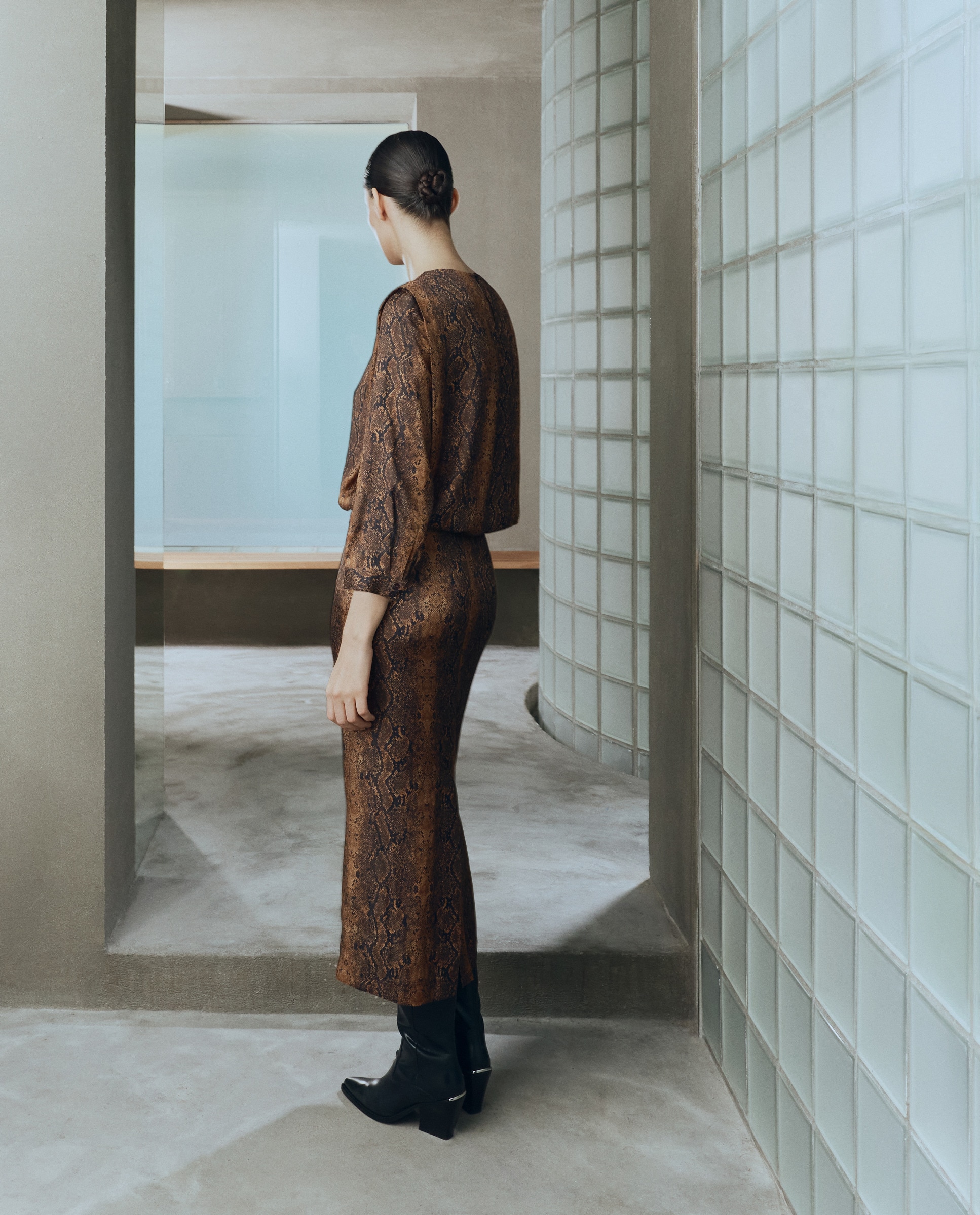 Saia Midi em Serpente Castanho-3