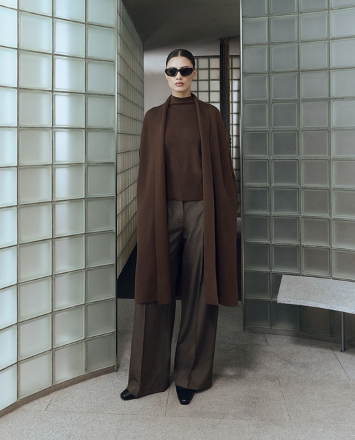 Imagen 0 de Abrigo tricot de mujer con cuello solapa