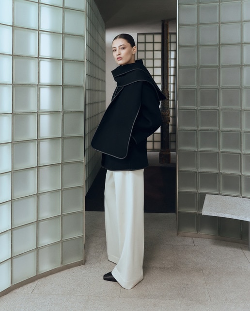 Imagen 0 de Chaquetón corto liso de mujer