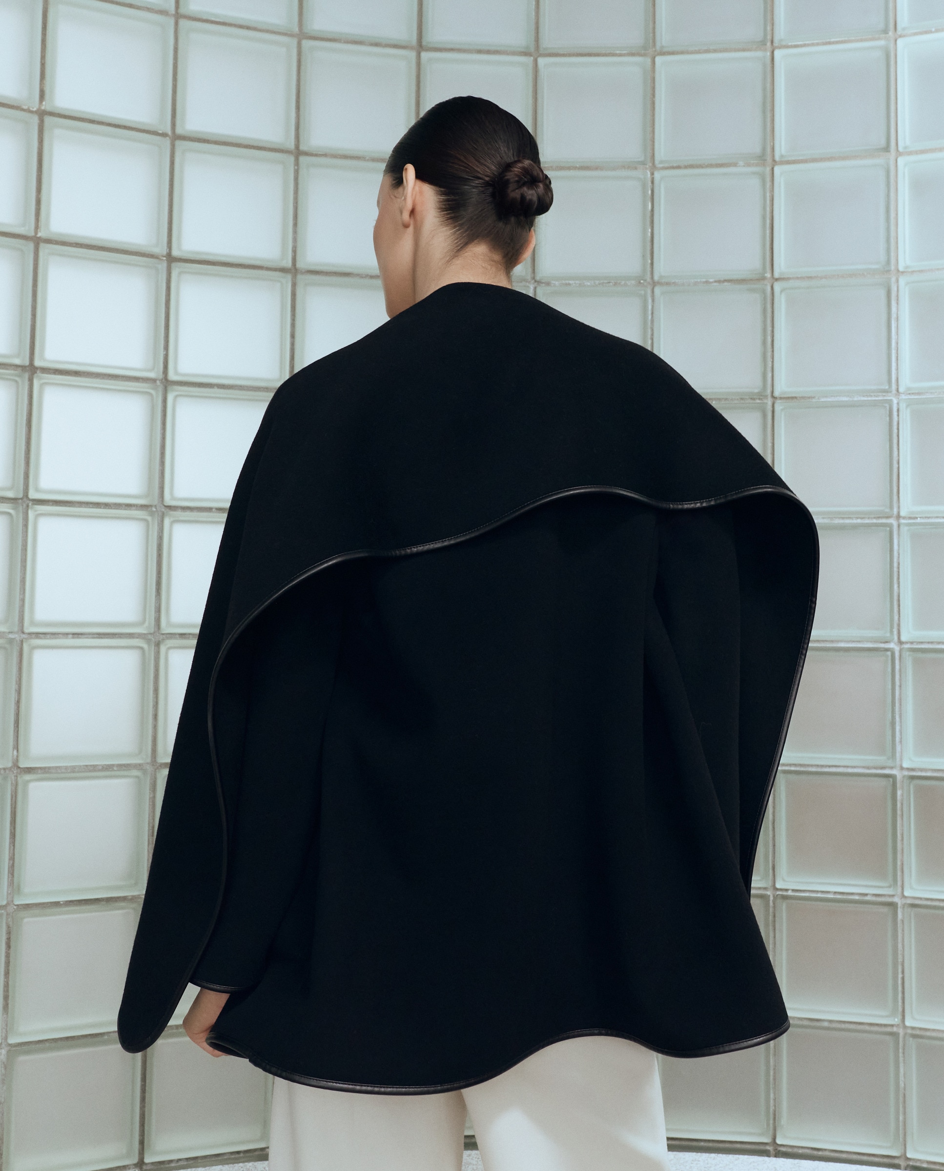 Casacão Curto Liso Preto-3