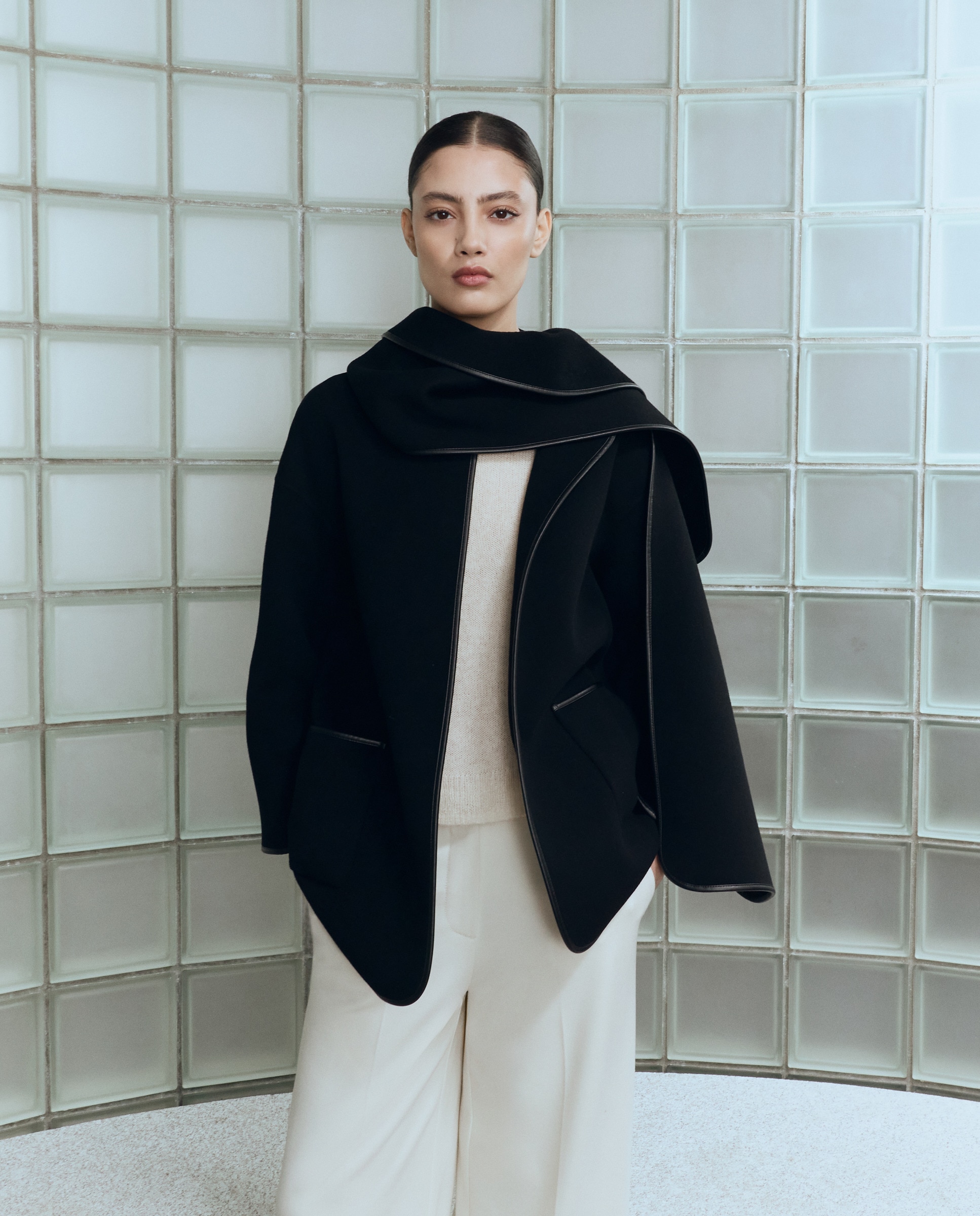 Casacão Curto Liso Preto-2