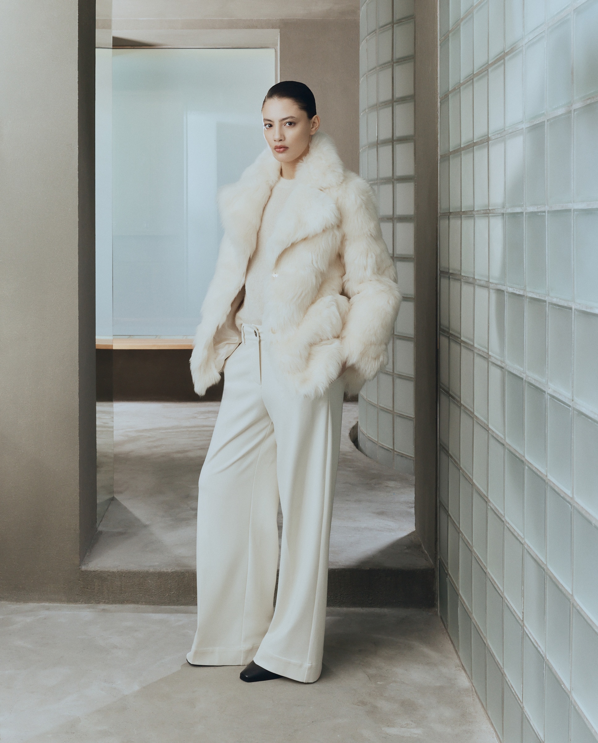 Imagem 0 de Casacão Comprido com Pelo de Cordeiro