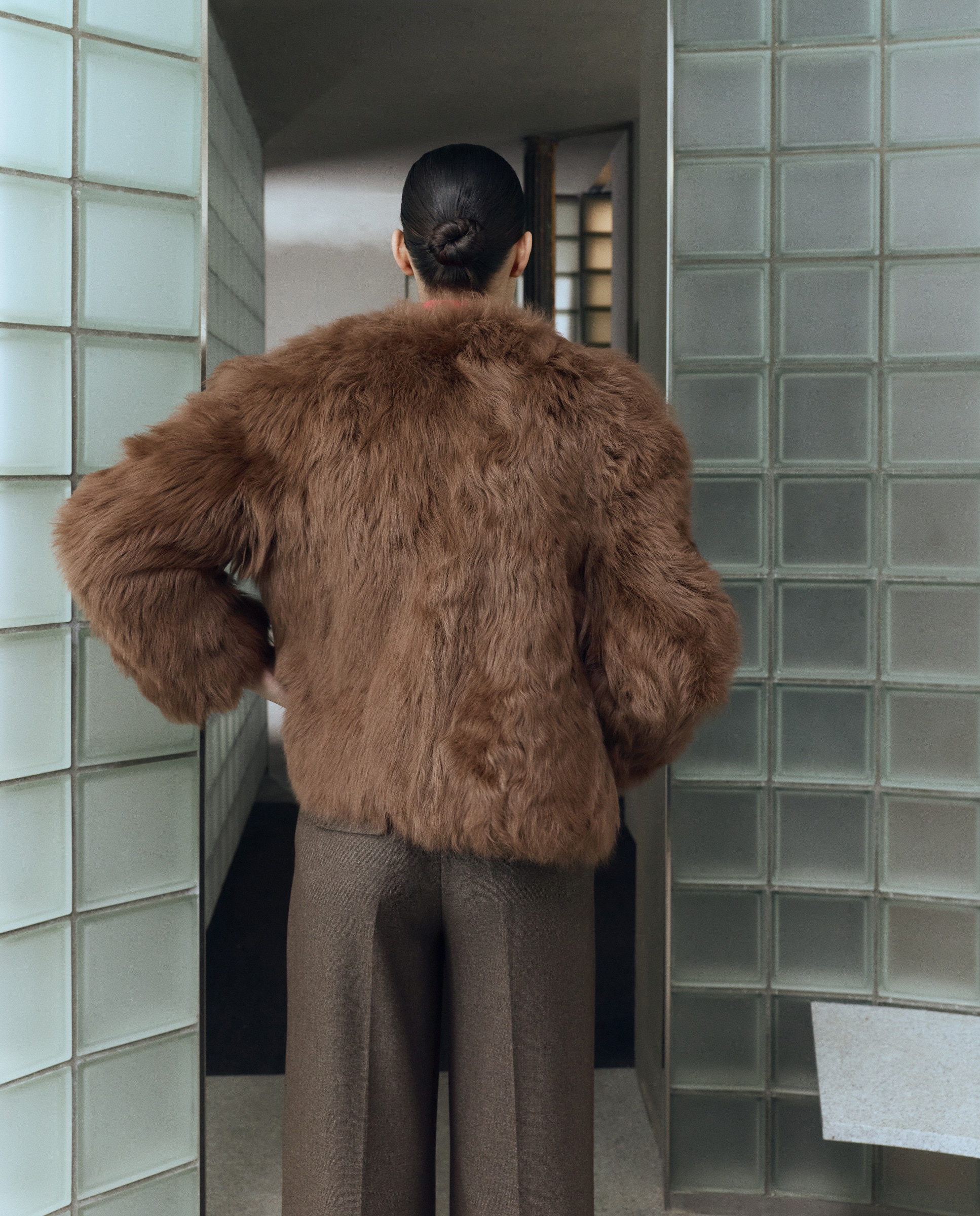 Casacão Comprido com Pelo de Cordeiro Castanho-3