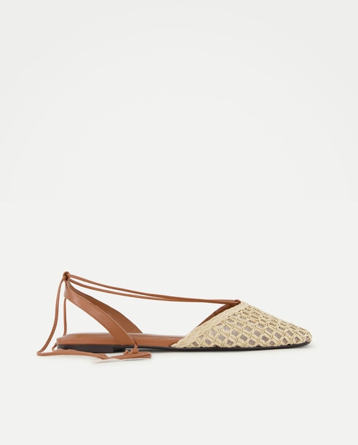 Imagem 0 de Sapatos Rasos com Entrançado de Ráfia