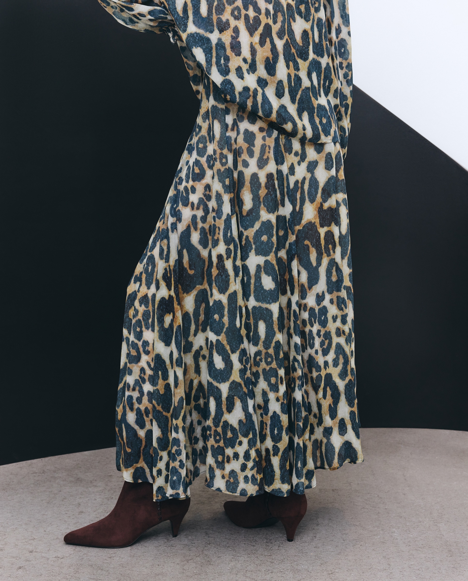 Saia midi com animal print Castanho-3