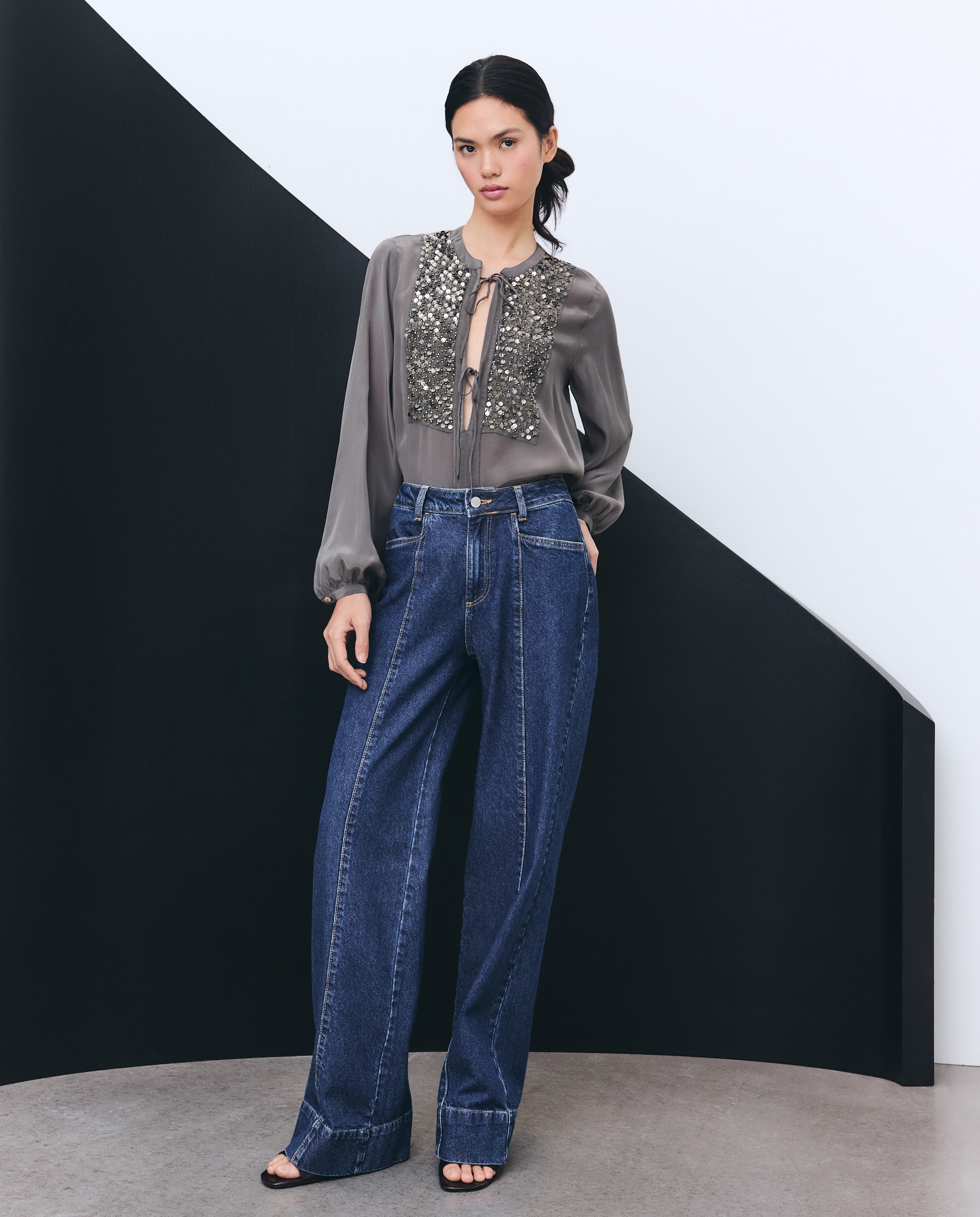 Blusa com Decote em Bico e Missangas 830 Antracite-4