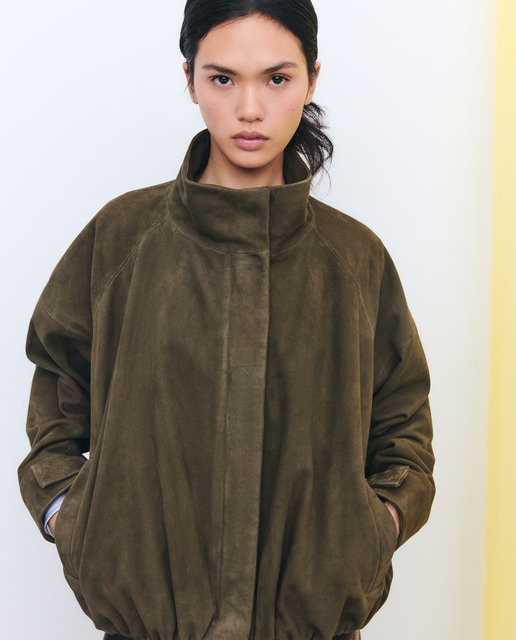 Imagem 0 de Blusão Bomber de Camurça com Manga em Balão