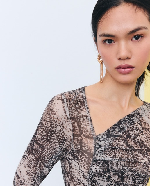 Imagem 0 de Camisola com Decote Assimétrico e Manga Comprida