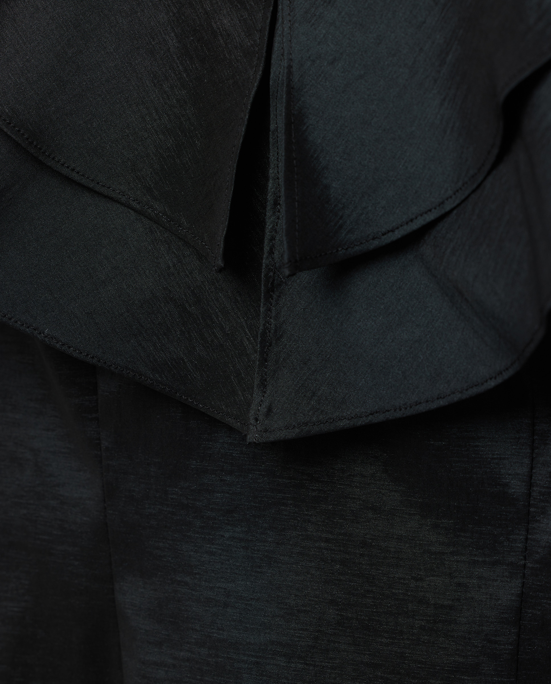 Top sem Mangas e com Folhos Preto-5