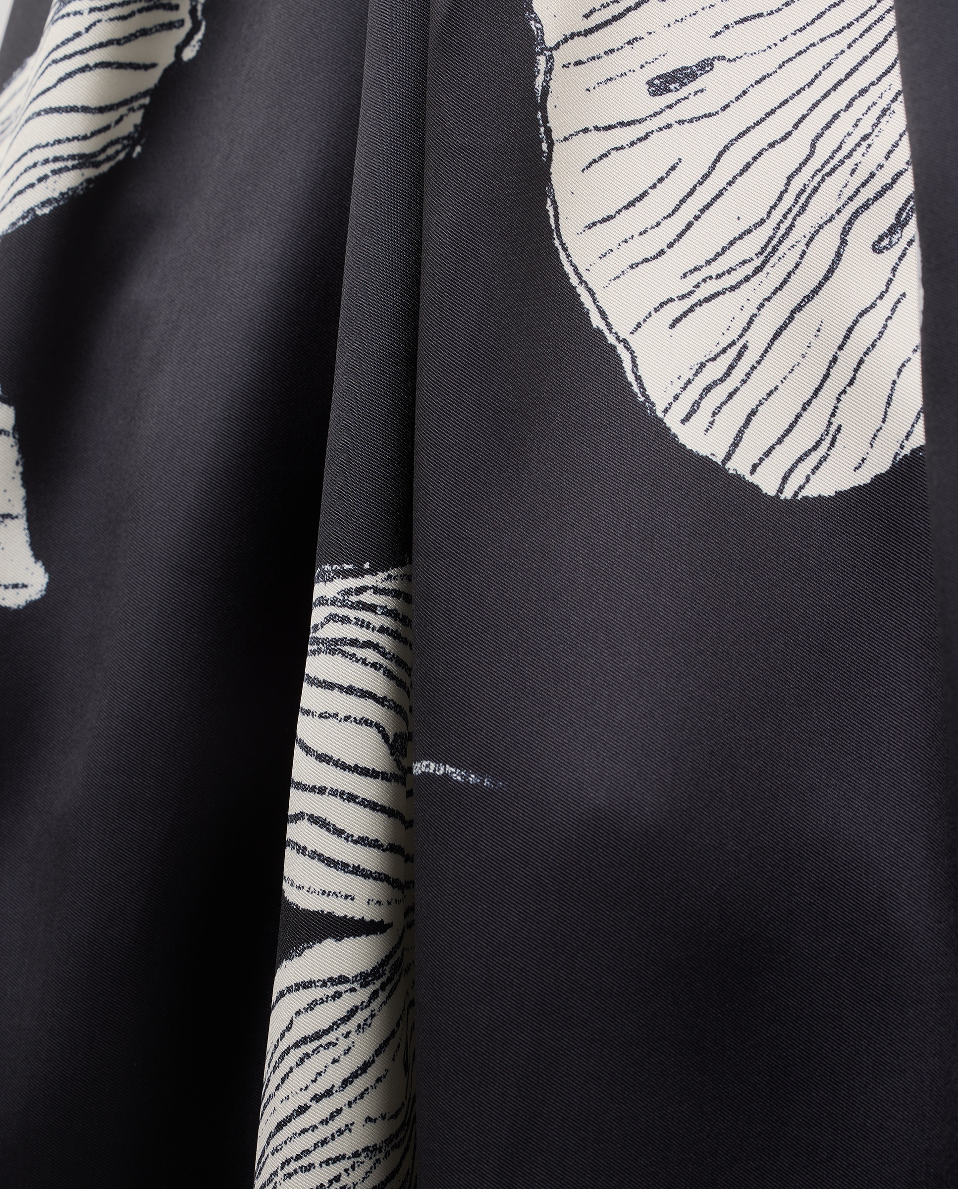 Vestido Estampado sem Mangas Preto-5