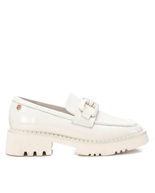 Imagen 0 de Mocasín de mujer de piel con acabado charol