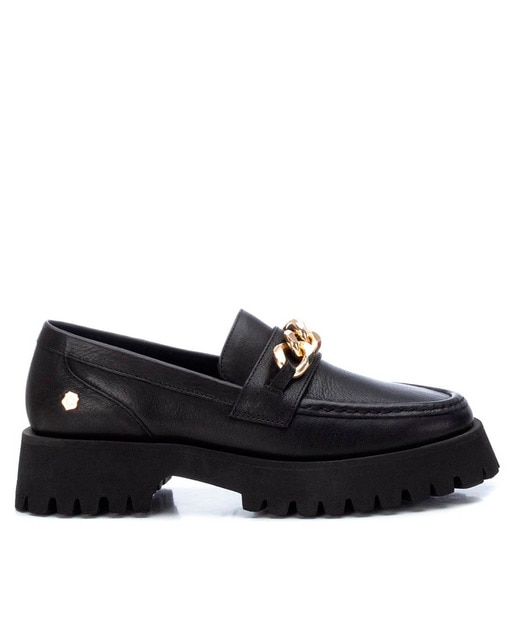 Imagen 0 de Mocasín de mujer de piel con decoración metálica