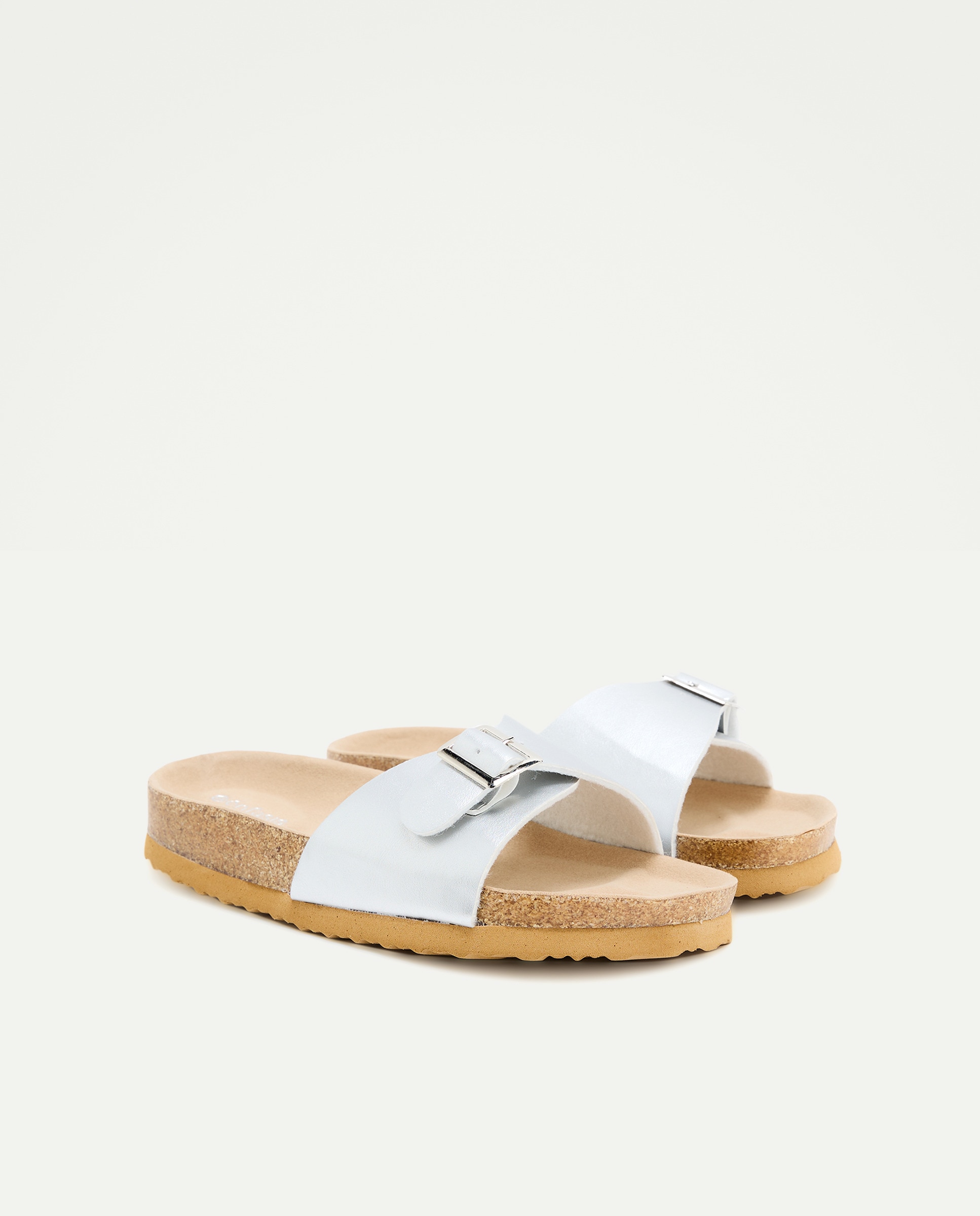Pantufas com Fivela Prata-2