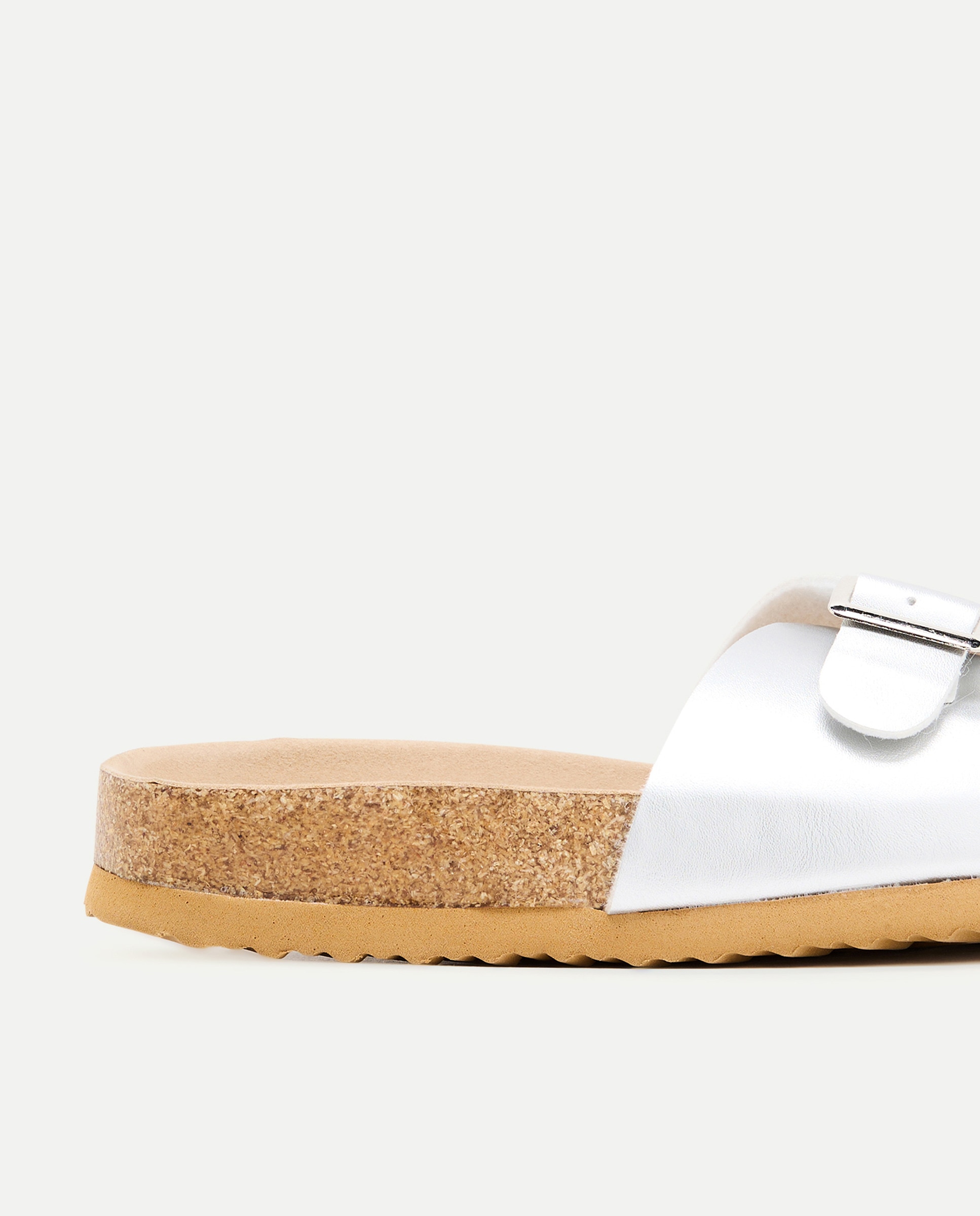 Pantufas com Fivela Prata-5